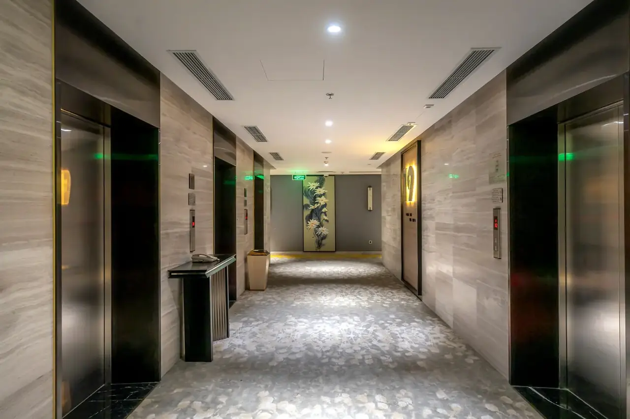 Dorivaresort House interior corridor